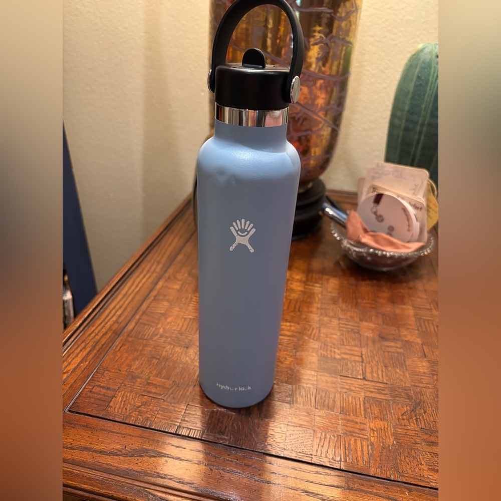 24 ounce “Rain” Hydro Flask. Standard Mouth. Flex Straw Cap.